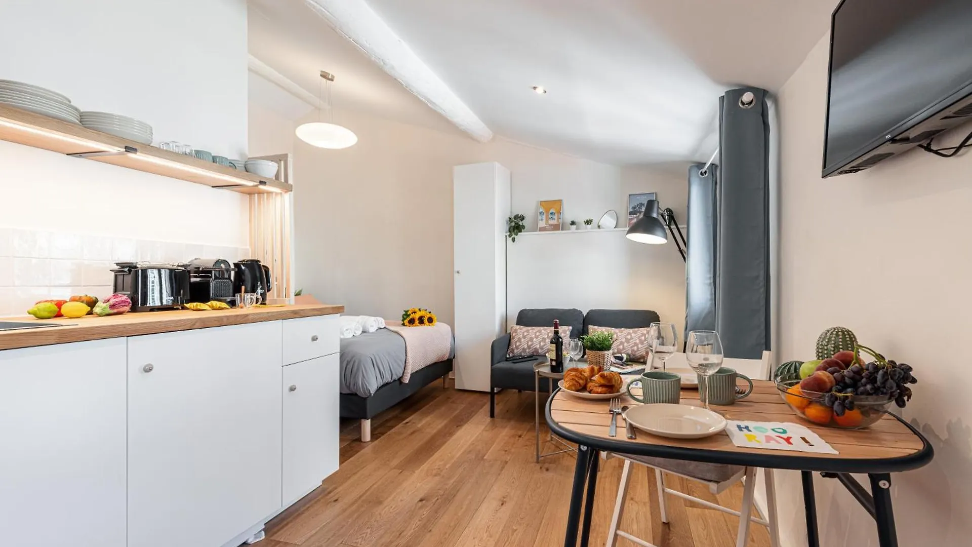 Kontakt z Feel Home - Collet